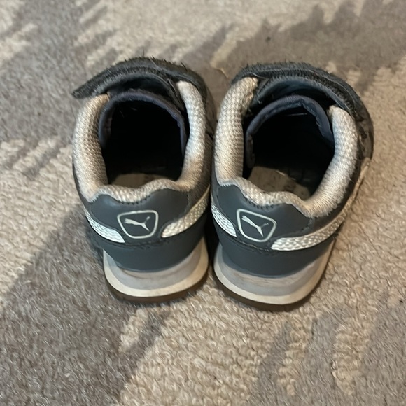Puma grey velcro strap toddlers shoes size 4C - Picture 5 of 9